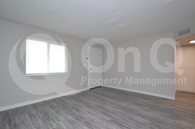 2202 W Devonshire Ave Phoenix, AZ 85015 photo 5