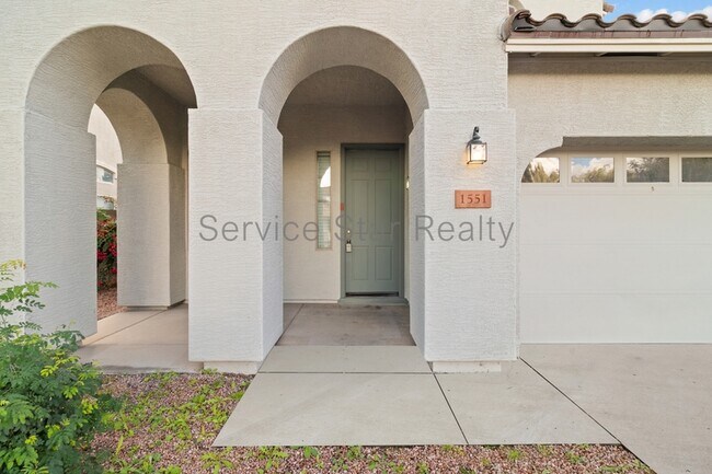 1551 E Nightingale Ln photo 3