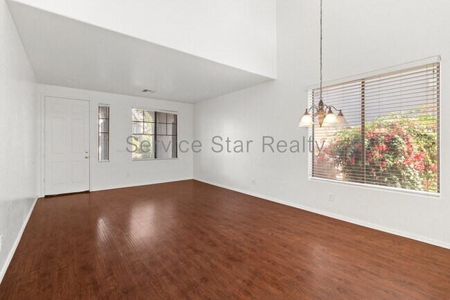 1551 E Nightingale Ln photo 4