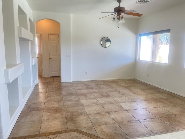 8345 W Pontiac Dr Peoria, AZ 85382 photo 4