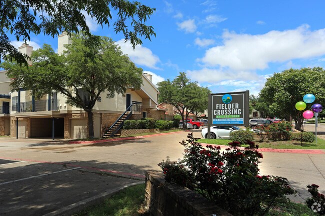 Fielder Crossing photo 4