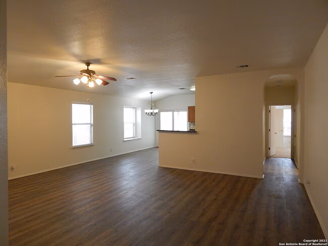 559 Granite Cliff San Antonio, TX 78251 photo 2