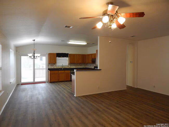559 Granite Cliff San Antonio, TX 78251 photo 4