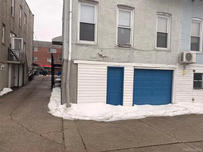24-32 23rd St Queens, NY 11102 photo 4