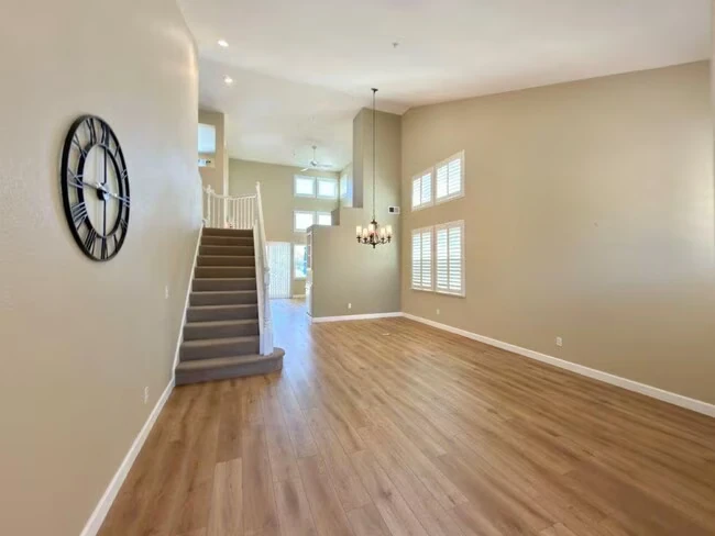 94 S Newport Dr Napa, CA 94559 photo 5