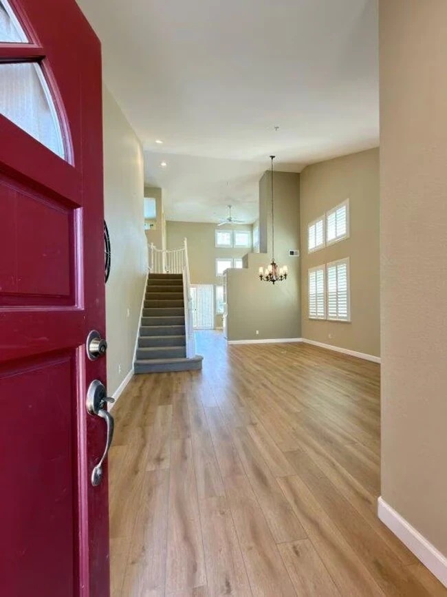 94 S Newport Dr Napa, CA 94559 photo 4