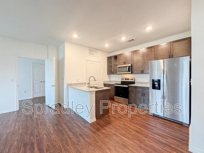 1124 W Ave O Belton, TX 76513 photo 3