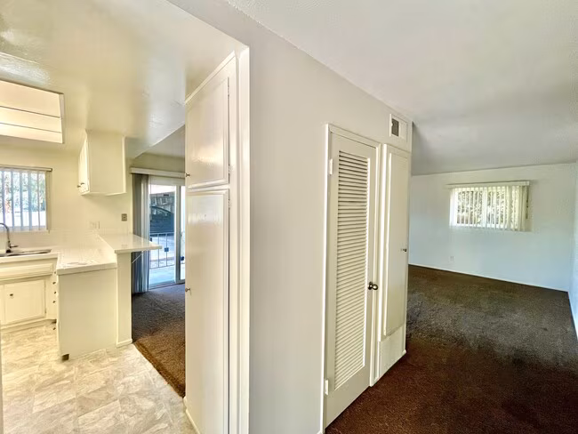 267 Alestar St Vista, CA 92084 photo 2