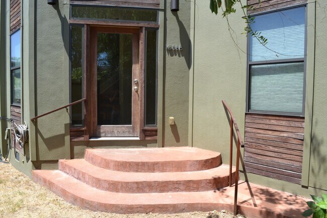 1038 E 43rd St Austin, TX 78751 photo 2