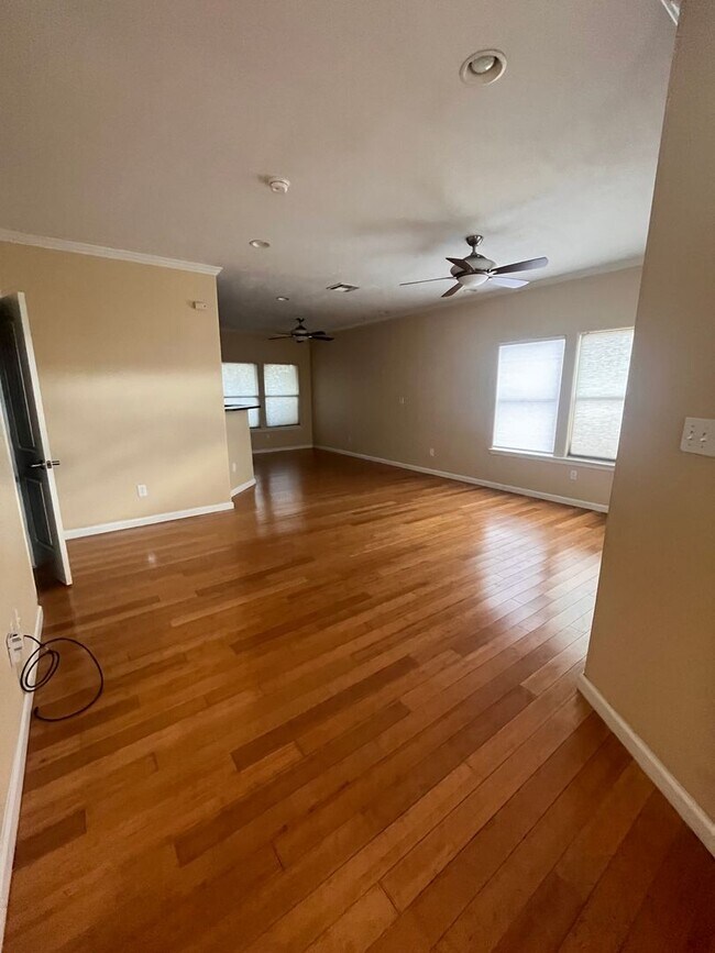1038 E 43rd St Austin, TX 78751 photo 4