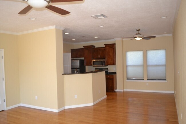 1038 E 43rd St Austin, TX 78751 photo 5