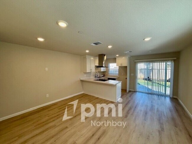 304 Mayo Ave Vallejo, CA 94590 photo 2