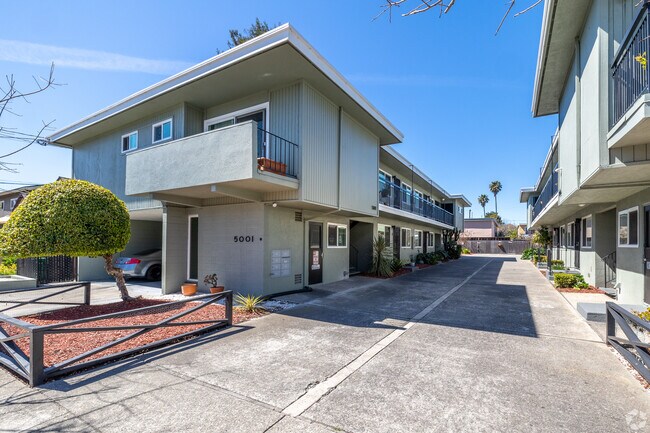 5001-5005 Shafter Ave photo 4