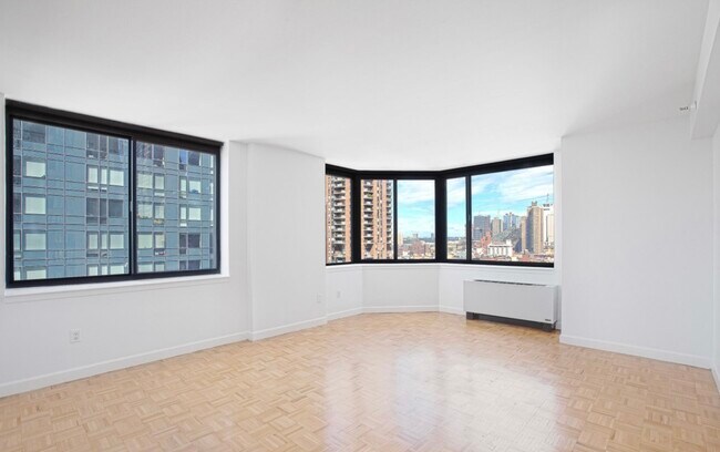 420 W 42nd St New York, NY 10036 photo 4
