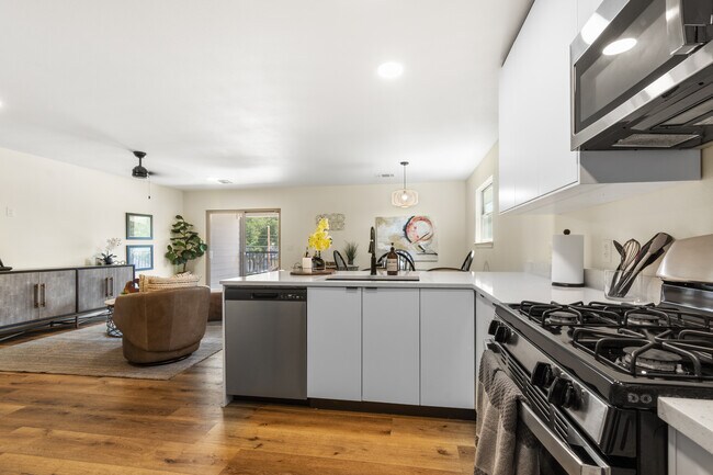 Magnolia Condominiums photo 5