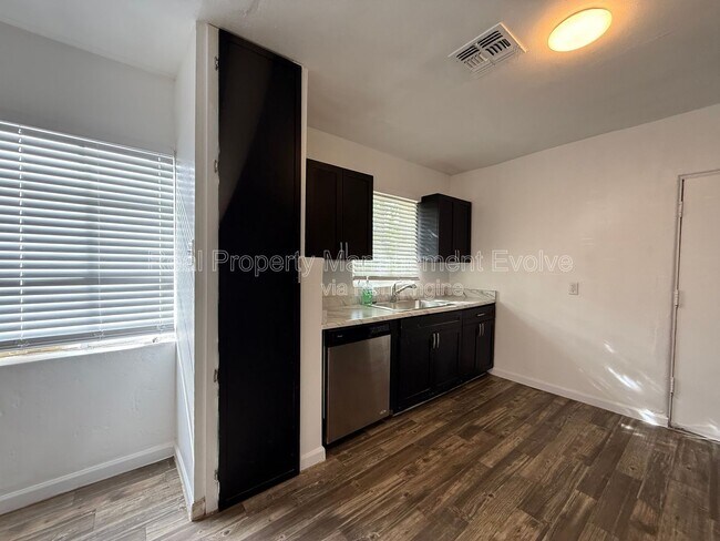 3422 East Taylor Street, Phoenix, AZ 85008 photo 5