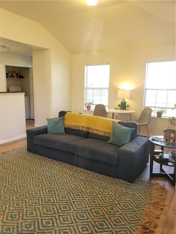 1500 Clyde St San Marcos, TX 78666 photo 3