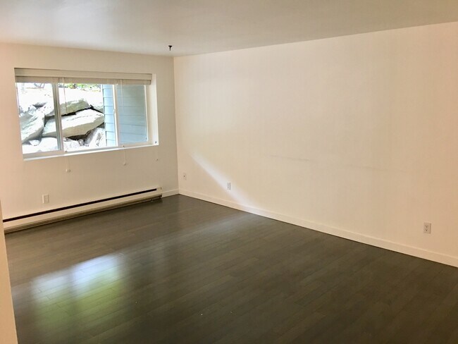 7021 Sand Point Way NE Seattle, WA 98115 photo 3