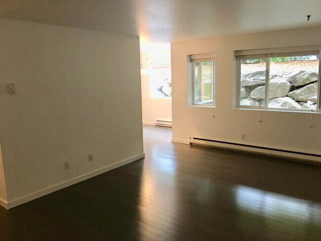 7021 Sand Point Way NE Seattle, WA 98115 photo 4
