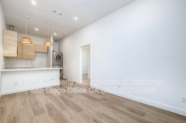 2175 Bacon St San Diego, CA 92107 photo 4