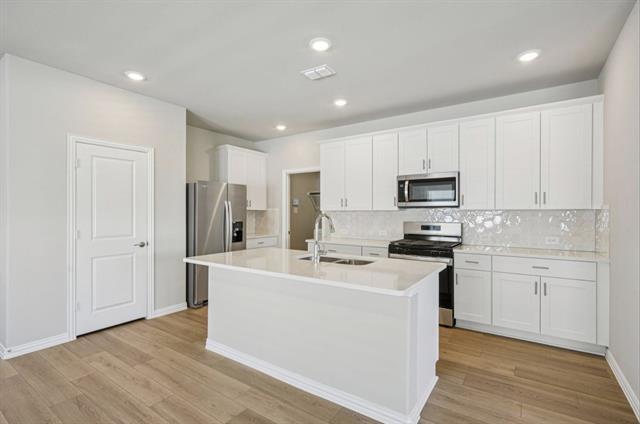 613 Clover Crk Dr McKinney, TX 75071 photo 2