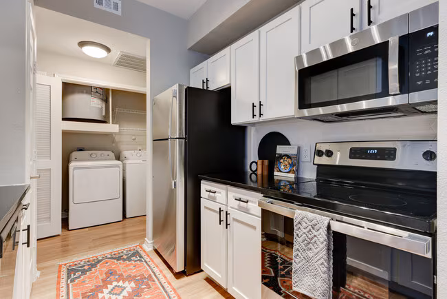 Laurel Canyon Apartments photo 3