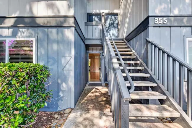 Unit apt 1 photo 3
