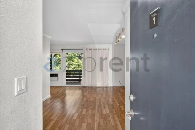 Unit apt 1 photo 4