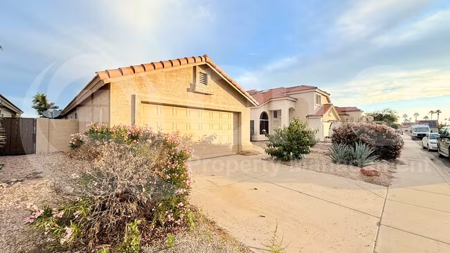 7740 W Julie Dr Glendale, AZ 85308 photo 2