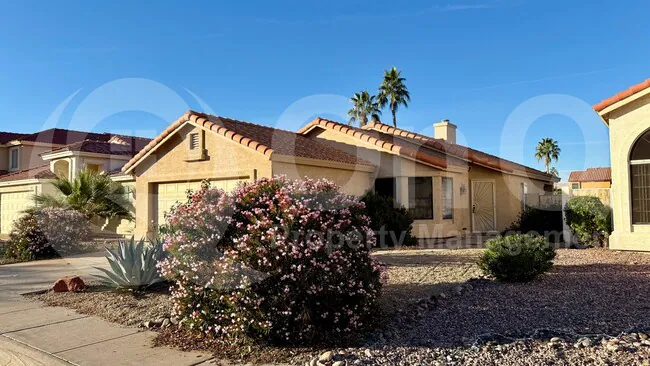 7740 W Julie Dr Glendale, AZ 85308 photo 4