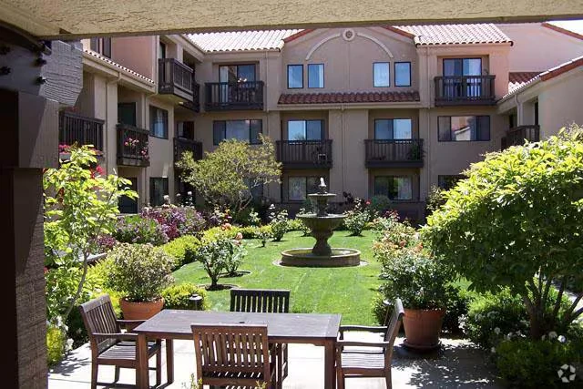 Magnolia Plaza photo 2