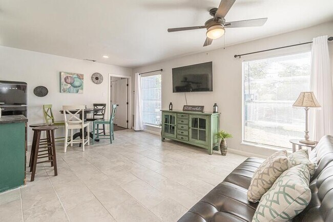 346 Natalen Ave San Antonio, TX 78209 photo 2