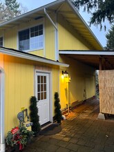 11601 NE 155th St Kirkland, WA 98034 photo 4