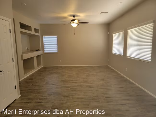 14680 W Evans Dr Surprise, AZ 85379 photo 4