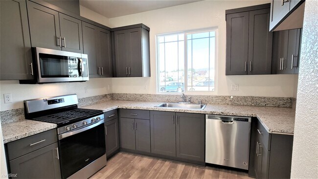 1373 Horizon Cir Fairfield, CA 94533 photo 4