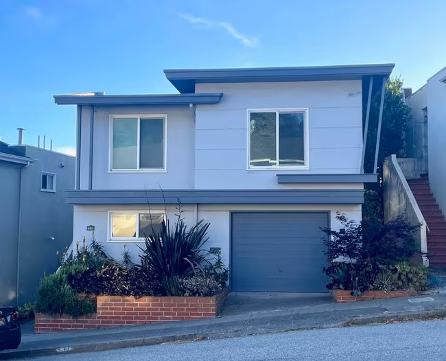 Modern and Large Single Family 4 Bedroom / 2 Bathroom photo 4