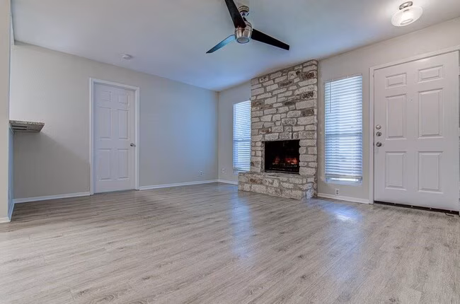 12302 Deer Falls Dr Austin, TX 78729 photo 4