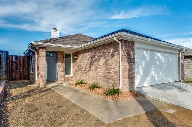 3023 San Martin Dr Arlington, TX 76010 photo 2