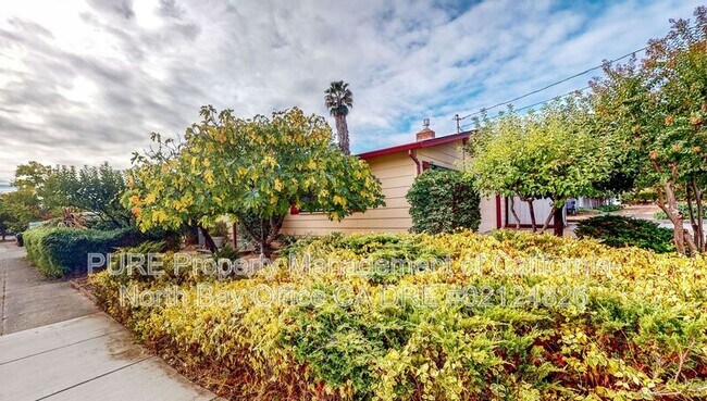 325 Josephine Dr Cloverdale, CA 95425 photo 3