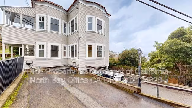 195 San Carlos Ave Sausalito, CA 94965 photo 4