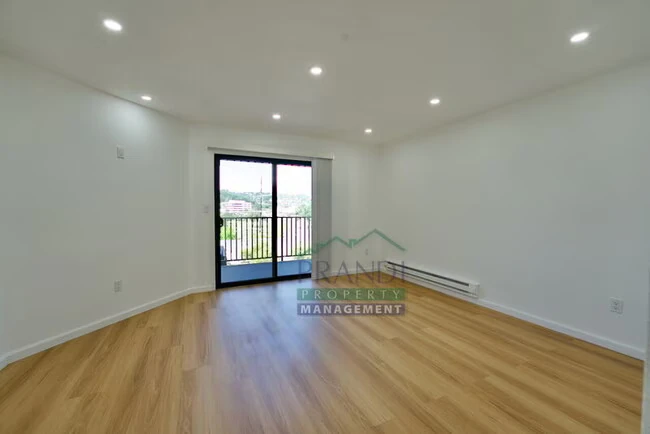 100 Marin Center Dr San Rafael, CA 94903 photo 4