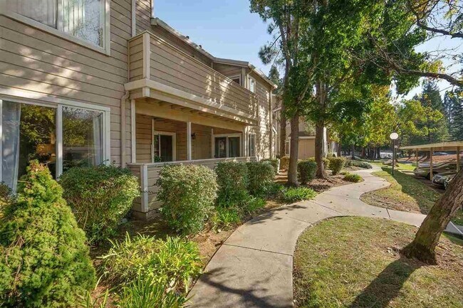 760 Canyon Oaks Dr Oakland, CA 94605 photo 5