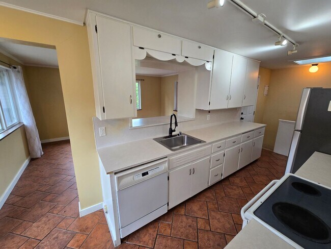 323 NE 158th St Shoreline, WA 98155 photo 4