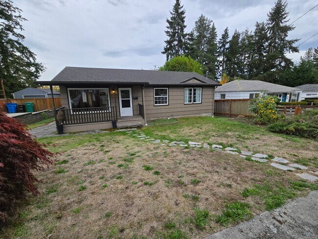 323 NE 158th St Shoreline, WA 98155 photo 2
