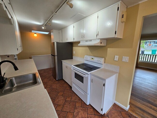 323 NE 158th St Shoreline, WA 98155 photo 3