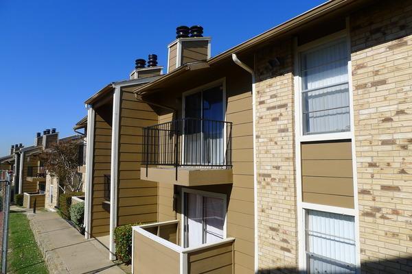 3200 Country Club Dr W Irving, TX 75038 photo 2