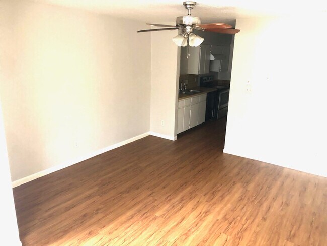908 N LBJ Dr San Marcos, TX 78666 photo 2