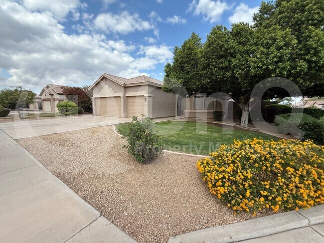 1445 S Park Grove Cir Gilbert, AZ 85296 photo 2