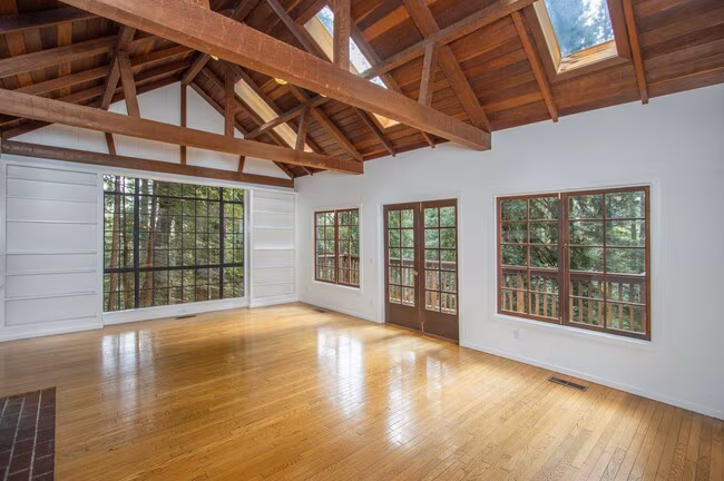 New Beautiful 3bd/2.5ba home with office in Mill Valley photo 2