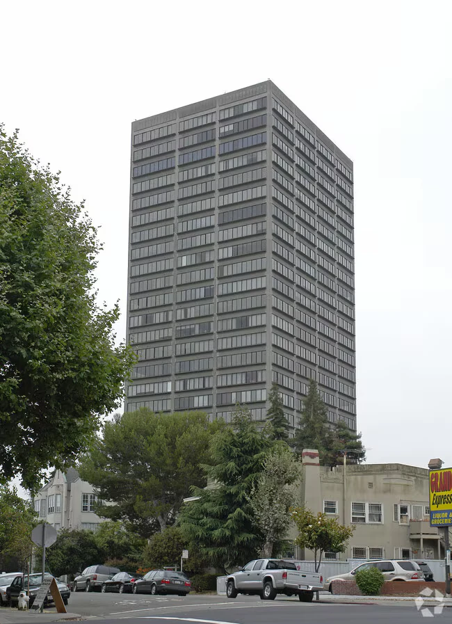 Park Bellevue Tower Building photo 3